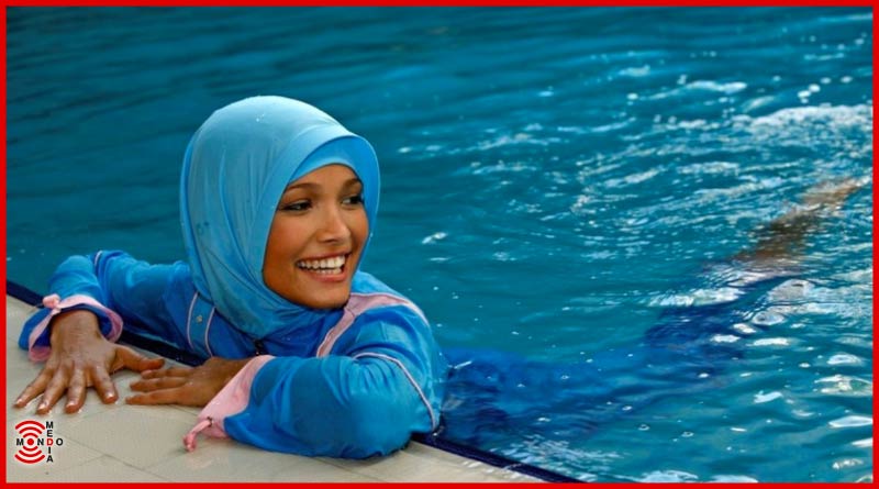 donna in burkini allontanata dalla piscina comunale